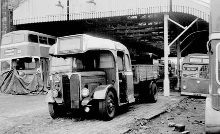 Hebble Towing Lorry JL9106